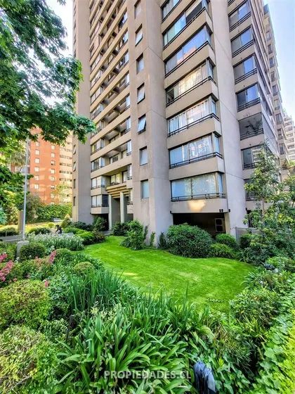 Departamento En Venta De 5 Dorm. En Las Condes Gran Vista