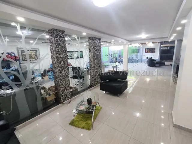 Daniela Linarez Vende Casas Espaciosa Y Moderna Y Lujosa En Urbanismo Privado De Cabudare Facil Acceson A Vias Principales Con Acabados De Primera Y Todos Los Servicios Basicos