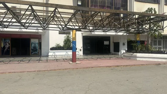 Alexora Cobos Vende Oficina En Cc Orion, Al Lado De La Alcaldia De Valencia