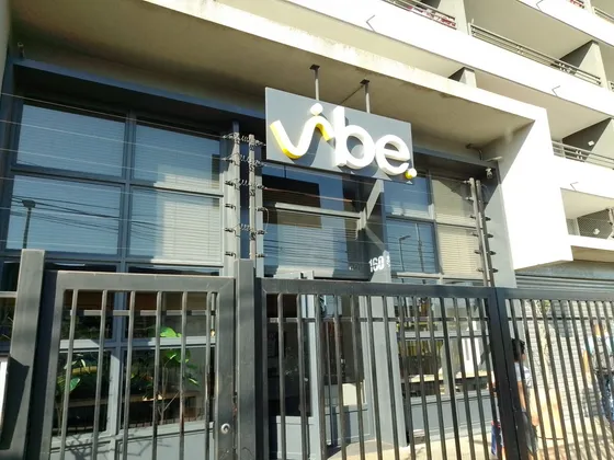 Nueva Placa Comercial En Estación Central, Hermano Arellano