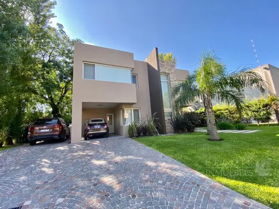 Casa En Venta 4 Amb En Parque Leloir Altos Del Sol