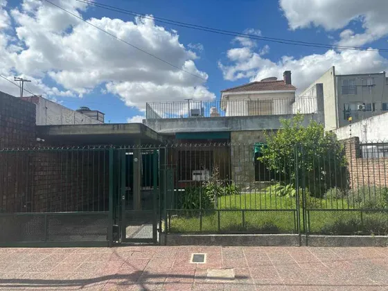 Casa En El Centro De Ezpeleta A Metros De La Principal Ideal Inversor