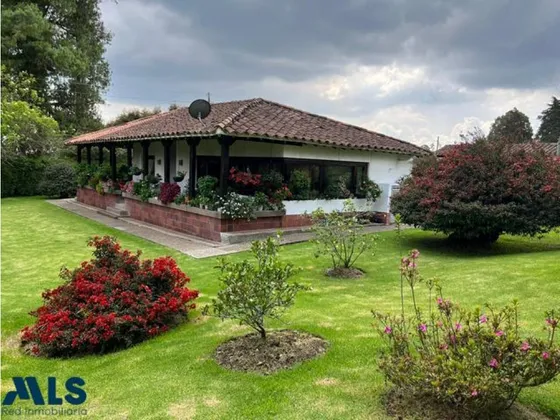 Hermosa Casa En La Acuarela(mls#239586)