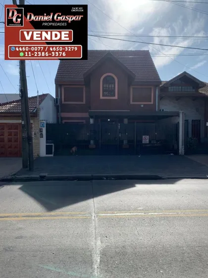 Venta  Casa Tipo Chalet 5 Ambientes  Impecable