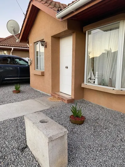 Casa En Venta De 3 Dorm. En Algarrobo