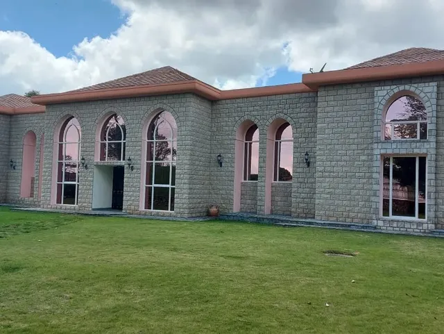 Casa De 900 Mts 7 Hab 7 Baños 9 Puestos 5.500 M2 De Terreno 