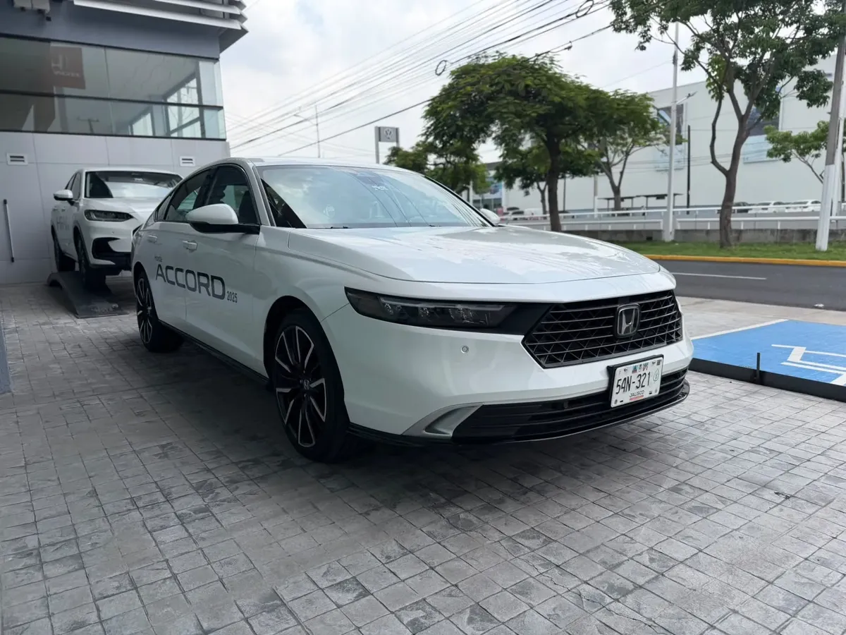 Honda Accord 2025 Touring Hev