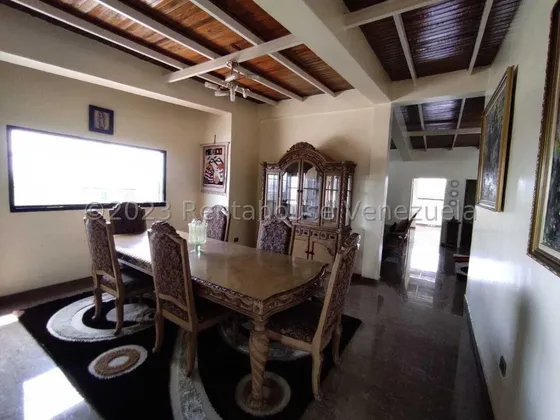 *jl/ Bello Pent-house Amoblado, Con Hermosos Y Finos Detalles En Venta La Mata Cabudare  Lara, Venezuela/ Jlòpez/ #   Còd. #  23-33186  /5 D/5 B/ 350 M² 