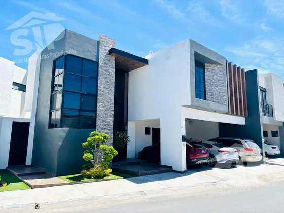 Residencia En Venta Fracc. Rincón De Los Encinos Saltillo 
