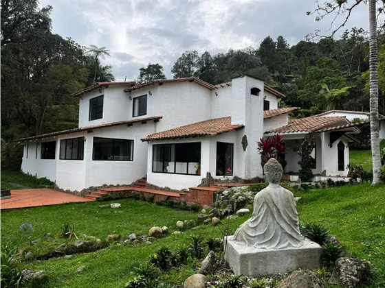 Espectacular Finca En Unidad Cerrada En El Retiro.