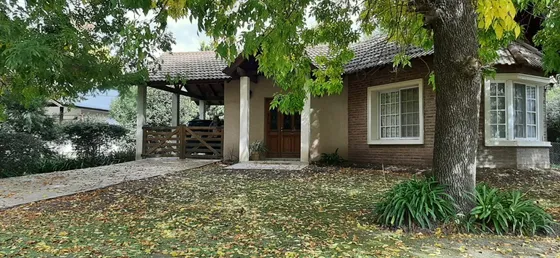 Excelente Chalet Casi A Estrenar!!!!!!!! Con Depto Huéspedes!! Acepta Permuta