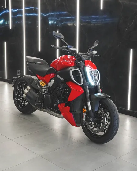 Ducati Diavel V4 2024