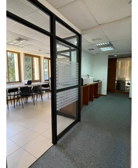 Se Alquila Oficina 230m² 4o/ 2b/ 2e  Chuao 