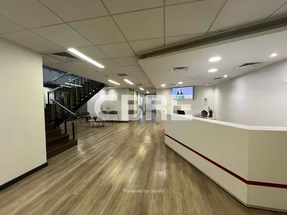 Oficina Habilitada Alto Estándar Con Mobilairio