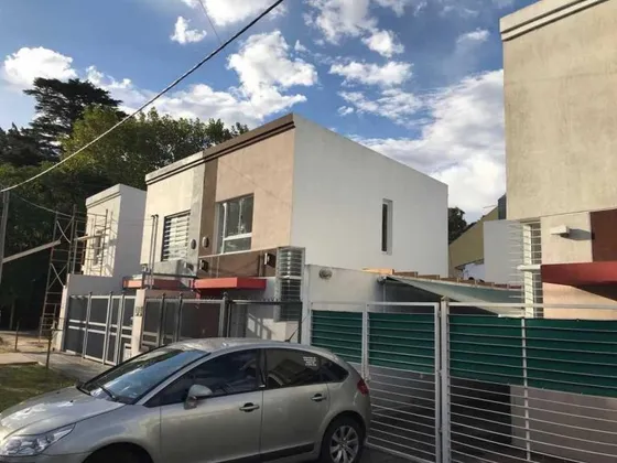Venta Casa Tipo Duplex 3 Ambientes En Berazategui