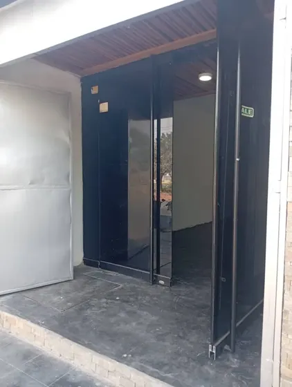 Ez Platinum Soloclientes ** *actualización De Fotos* ** Platinum Inmuebles Alquila Local Comercial En Urb. Parque Residencial La Esmeralda Frente A Av. Don Julio Centeno A Media Cuadra De Trigus Zo