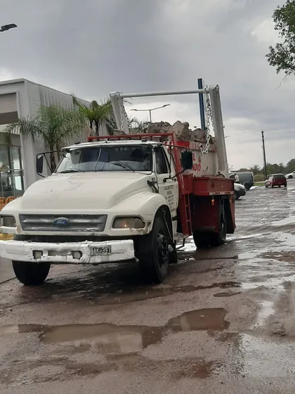 Camion Con Porta Volquete