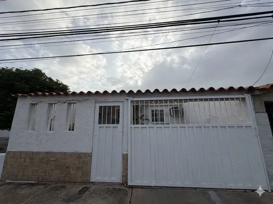 Re/max 2 Mil Vende Casa, En Urbanización La Arboleda, Nueva Esparta, Isla De Margarita