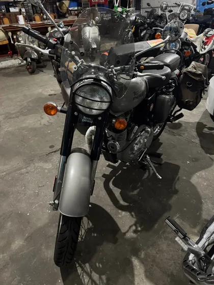 Moto Con Valijas De Lona Originales , Caballete , Parabrisas