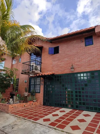 Hermosa Casa En La Esperanza, Guatire.