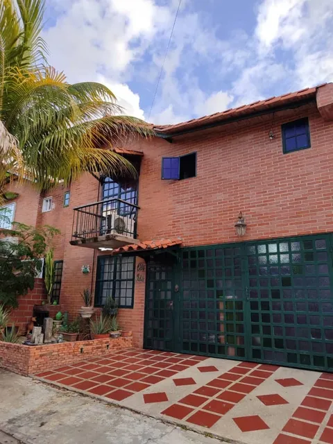 Hermosa Casa En La Esperanza, Guatire.