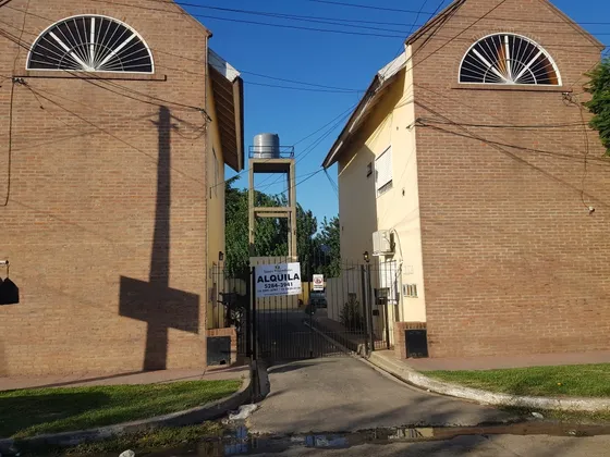 Alquiler Duplex 3 Ambientes C/cochera Jose C Paz 
