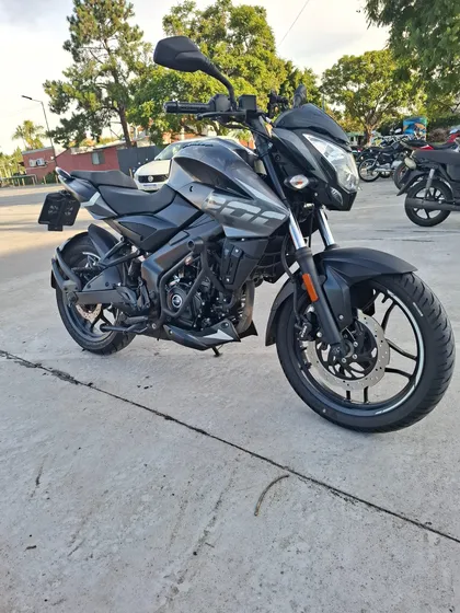 Rouser Ns 200