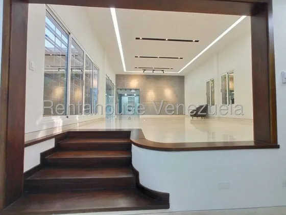 Rz Vende Esta Casa Te Ofrece Paz Y La Comodidad De Centros Comerciales Cercanos. ¡descúbrela! 25-9092 Jun13
