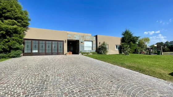 Casa En Haras Santa Maria En Venta - Con Piscina - Escriturada - Apta Credito