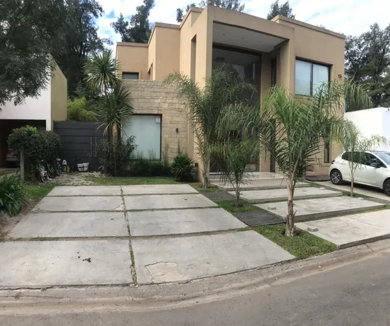 Casa En Venta Parque Leloir