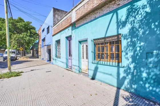 Venta Casa 3 Ambientes Con Patio Y Terraza  En Flores
