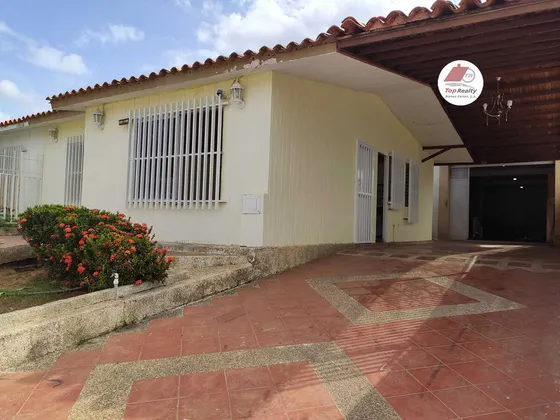 Casa En Alquiler Sin Amoblar, Circuito Cerrado, Urb. Villa Africana