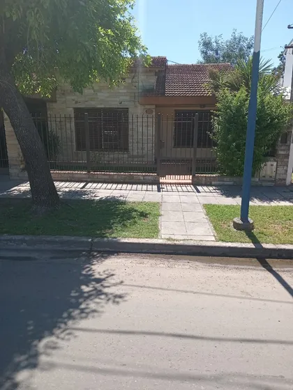 Casa De 3 Ambientes Con Parque Y Pileta
