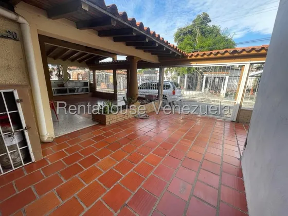 Venta Casa Tipo Comercial Ubicada En Excelente Zona Estratégica, De Cabudare Urb Valle Hondo Agente Inmobiliario De Confianza Mehilyn Perez