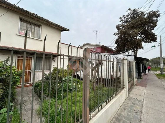 Casa En Venta De 3 Dorm. En Lo Espejo