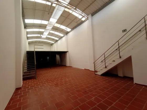 Vendo Bodega Con Excelente Ubicación Barrio Bretaña Centro De Cali