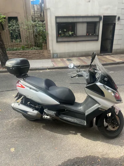Scooter Kymco Downtown 300 / Color Gris