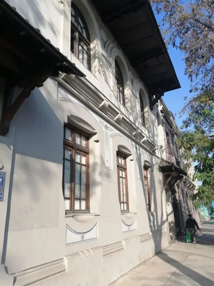 Casa En Venta De 8 Dorm. En Santiago