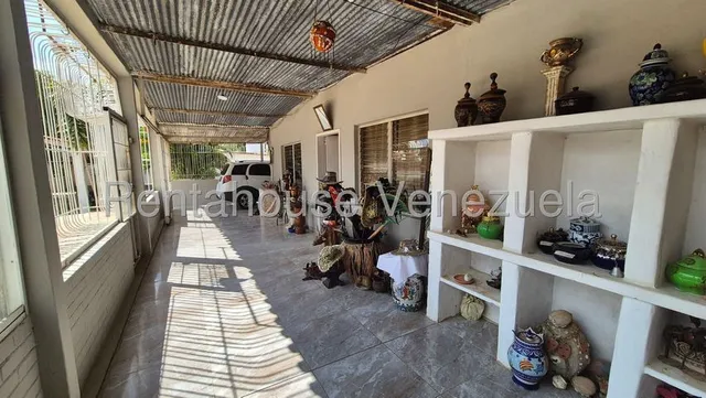 Daniela Linarez Vende Granjas Ubicada En La Zona Norte De La Ciudad De Barquisimeto Con Amplio Terrreno De 20.000m2 Cuenta Con Dos Casas Equipadas Y Todos Los Servicios Basicos                        