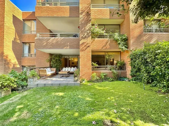 Primer Piso Con Jardín / Santa María Manquehue