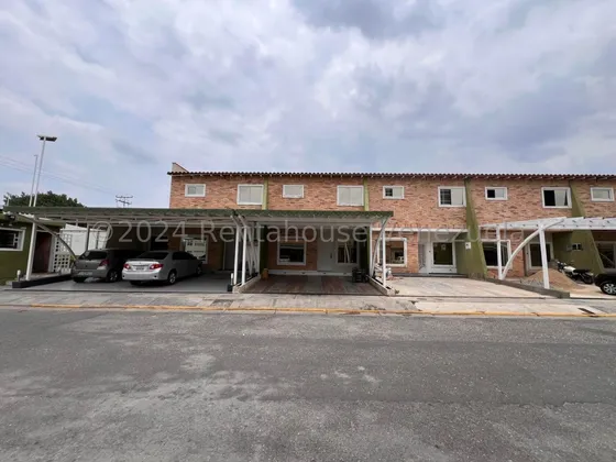 Venta De Townhouse En Karol Home Maracay Aragua 24-27080 Irr