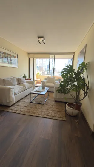 Departamento En Las Condes, Excelente Ubicación.
