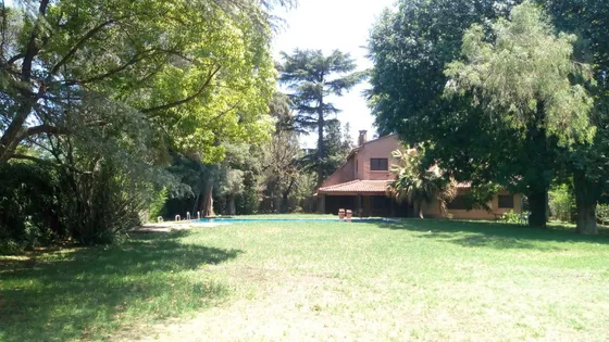 Casa En Venta - 4 Dormitorios 4 Baños - 3300mts2 - Pilar
