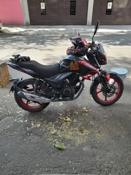 Italika 125 Z Negra Con Rojo Excelentes Condiciones