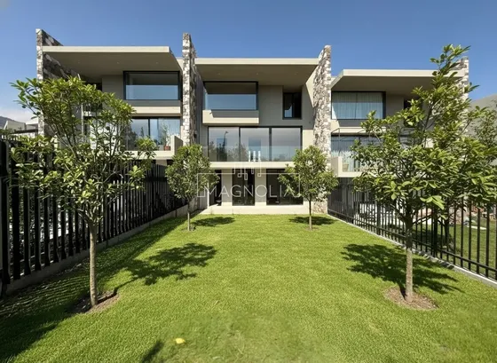 Casa En Venta De 5 Dorm. En Lo Barnechea