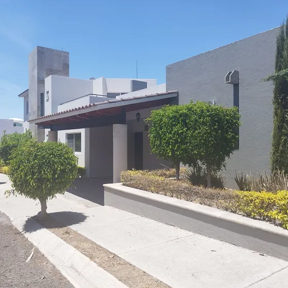 Se Vende Casa En Hacienda Real Tejeda, 3 Recamaras, 3.5 Baños, Gran Ubicación !!