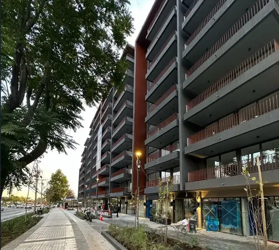 Excelente Local Comercial En Av. Las Condes 8550