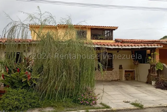 Venta Amplia Y Conservada Casa Tipo Colonial En Urbanismo Privado Del Asentamiento Campesino La Mata Cabudare   Profesional Inmobiliario Mehilyn Perez 