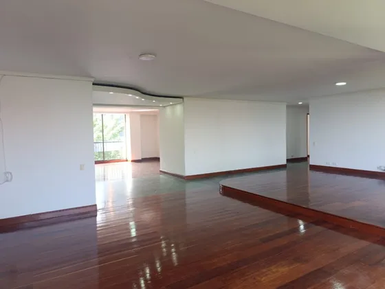 Venta De Apartamento En Los Balsos, Poblado