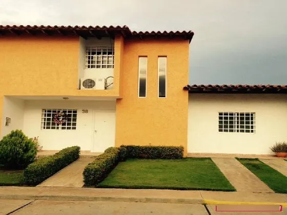 Townhouses En Venta En Tierra Del Sol  Ic-00195